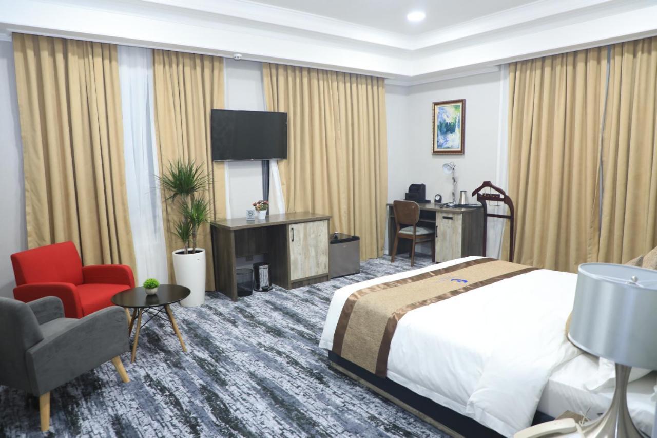 Tinchlik Plaza Hotel นาวอย ภายนอก รูปภาพ
